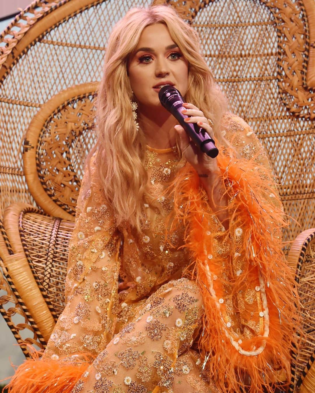 Just Jaredさんのインスタグラム写真 - (Just JaredInstagram)「@katyperry teases her new single #NeverReallyOver at her @youtubemusic fan experience event, wearing @alicemccallptyltd! See more on JustJared.com #KatyPerry Photos: @gettyimages」5月31日 0時48分 - justjared