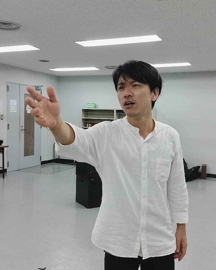 森澤祐介のインスタグラム：「. いつかのリハーサル風景。 「チヅル！」 女の子の名前を叫ぶそんなワンシーンでした。 懐かしい😄 #worldorder」