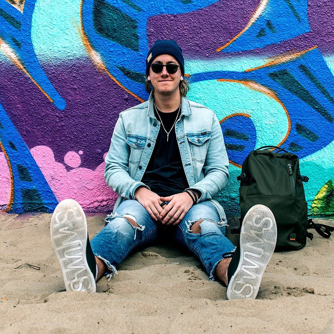 スイムズのインスタグラム：「Own the summer in our Breeze Tennis Knit sneaker.	 #SS19 #mensstyle #shoesoftheday #sneakers 📸: @hermanberger」
