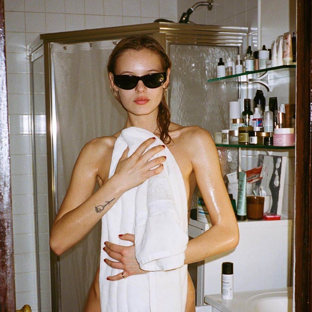 のインスタグラム：「LeT iT WaSh AwAY mY SaNITy」