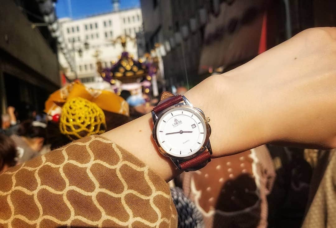 のインスタグラム：「@loborjapan の時計✨ 色んなラインナップの中であえてシンプルを選びました👏💕 前にも載せたけど普段使いしやすいです🧚🏻‍♀️☀️☀️ クーポンコード 【takedashinobu】で10%オフになります🌈是非💕 #lobor #ロバー#腕時計#時計#手元倶楽部」