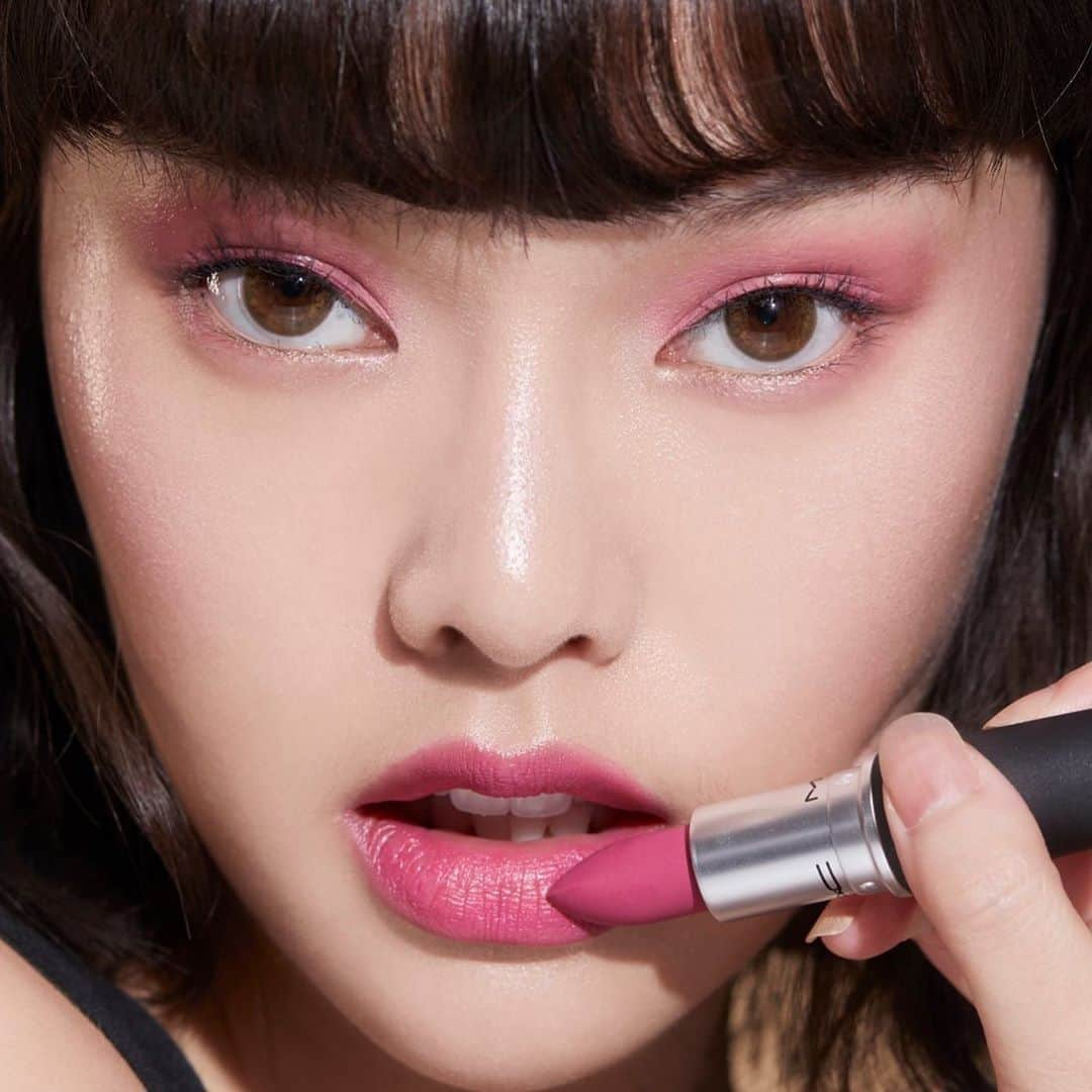 M·A·C Cosmetics Canadaさんのインスタグラム写真 - (M·A·C Cosmetics CanadaInstagram)「M·A·C Artist @wisutartist from @maccosmeticsthailand created this look on @_thelittleteapot_ using Powder Kiss Lipstick in Velvet Punch 🌸 What’s your go-to summery pink shade? #MACPowderKiss」5月31日 1時00分 - maccosmeticscanada