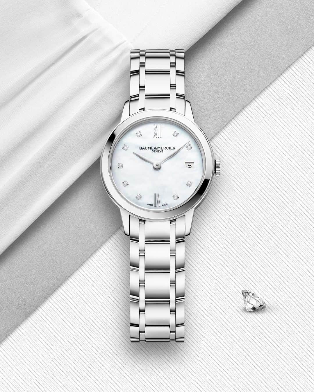 ボーンメルシーさんのインスタグラム写真 - (ボーンメルシーInstagram)「Spotlight on our Classima Lady 10490: the mother-of-pearl dial and the 27mm case will highlight the delicate wrists.  #timepiece #luxury #womenswatch #Classima #watchmaking #BaumeetMercier #luxury #Swiss #timepiece #ladywatches  #Swissmade」5月31日 1時12分 - baumeetmercier