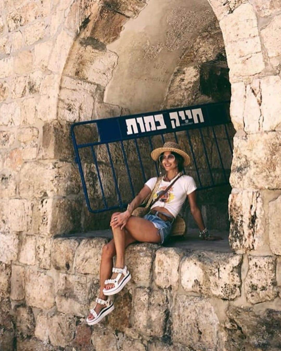 ダニジョーさんのインスタグラム写真 - (ダニジョーInstagram)「All the 🇮🇱 feels • Swipe through to see some of the magical moments from @danielleasnyder’s #honeymoon in Tel Aviv」5月31日 1時17分 - dannijo