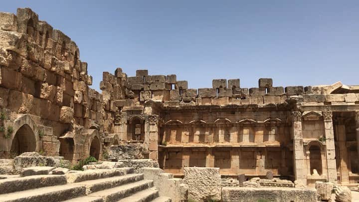 のインスタグラム：「Baalbeck magnifiscence #baalbek #antic #columns #stones #sculptures #sunshine #history #beauty #emotional #lebanon」