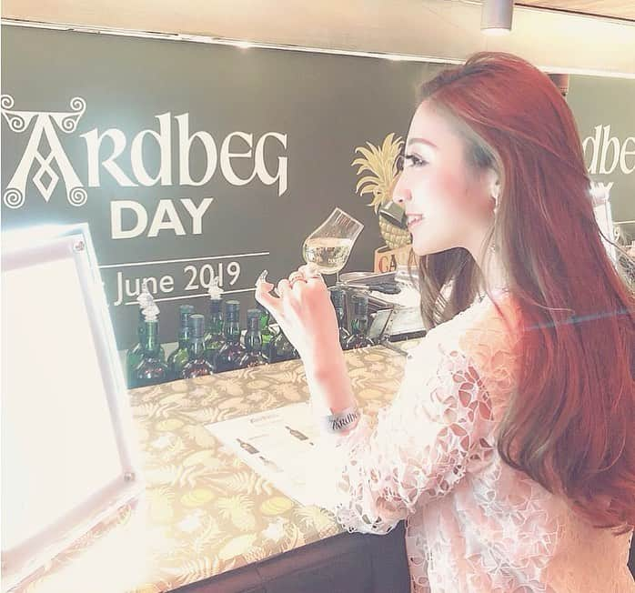 東條恭子さんのインスタグラム写真 - (東條恭子Instagram)「. #ardbeg party🙌🥀💫✨ . アイラモルトウイスキー#アードベッグ の1年に1度の クローズドイベントにご招待いただきました❤︎ . スモーキーなオトナの味わいに…乾杯🥃🥃❤︎❤︎ . . #ardbegday2019 #tokyo #japan #asiangirl #party #japanese #japanesegirl #tokyogirl #cheers #fun #partynight #nightout #event #bar #乾杯 #パーティー #イベント #ウイスキー #大人女子 #オトナ女子 #バー #バーカウンター」5月31日 1時20分 - kyoko_tojo