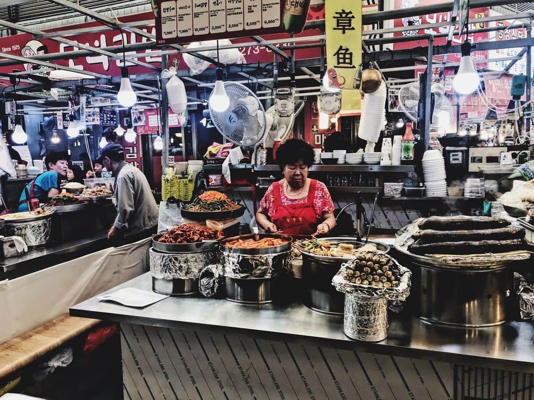 カロリーヌ・ド・メグレのインスタグラム：「Seoul 🇰🇷」