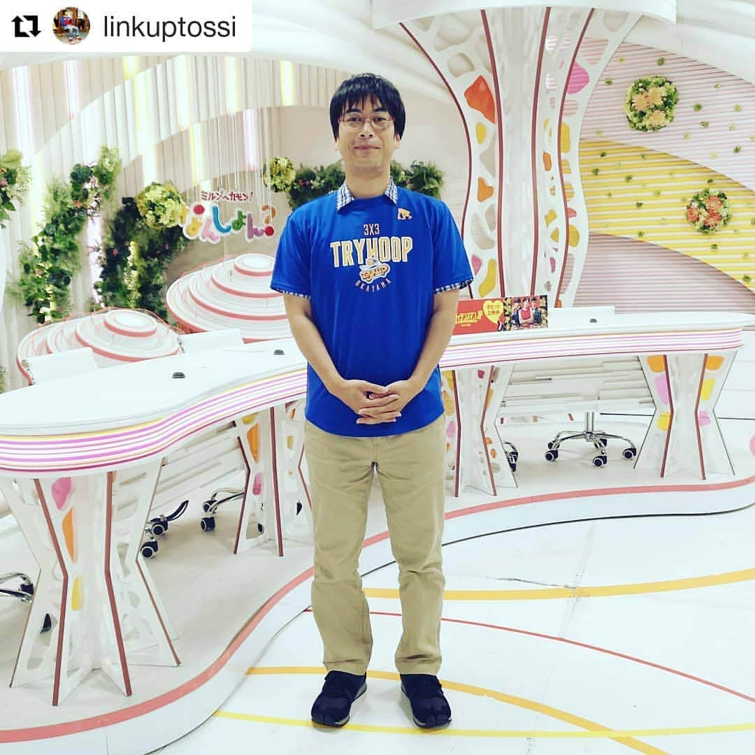 岡山放送さんのインスタグラム写真 - (岡山放送Instagram)「#Repost @linkuptossi (@get_repost) ・・・ 【Today's Outfit】  ミルンヘカモン！なんしょん？  まもなく 17時18分から 生放送です。  #OHK #岡山放送 #リンクアップとっしー#todayscode #todaysoutfit #fashion #ootd #photography #tv  #tvshow #tryhoop #basketball #トライフープ岡山 #アメカジ #古着 #岡山県 #テレビ番組 #なんしょん #値切ってちょーだい #生放送 #コーディネート #outfit #glasses #lessthanhuman #okayama #birds #lafeet  #johnbull  #makerhood」5月30日 16時48分 - ohk_official