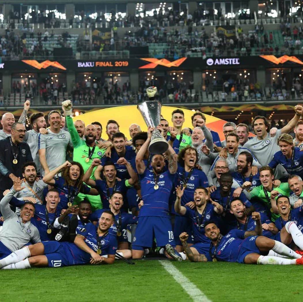 エンリケ・イラーリオのインスタグラム：「About last night 💙 🏆  #UELfinal #alwaysbelieve ✌🏼」
