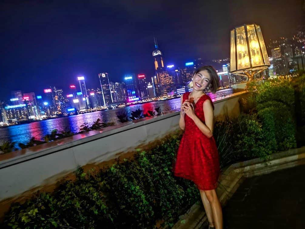坂井雪乃さんのインスタグラム写真 - (坂井雪乃Instagram)「今回の弾丸トラベラー は香港に行ってきました🇭🇰✨✨ . 2泊3日の弾丸ツアーでしたが充実の内容で新たな魅力を発見した旅となりました🥰❣️ 香港の夜景はやっぱり格別🌃💛✨✨ . #恋する香港 #ゆきのの弾丸トラベラー #タビジョ #ビジョビ  #旅ブロガー #インフルエンサー #pr #香港 #hongkong  #blogger #美脚トレーナー 🤸‍♀👠💖✨」5月30日 16時54分 - yukino_sakai