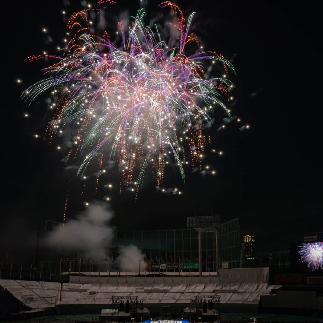 チケットぴあさんのインスタグラム写真 - (チケットぴあInstagram)「🎆夜空を彩る花火と豪華アーティストの響宴🎆 神宮外苑花火大会が今年も開催！  チケット先行抽選6/6(木)11:00まで受付中✨ 🔎[神宮外苑花火大会 ぴあ]で検索！  #花火 #花火🎆 #花火大会 #神宮外苑花火大会 #花火好き #花火大会デート」5月30日 17時09分 - ticketpia