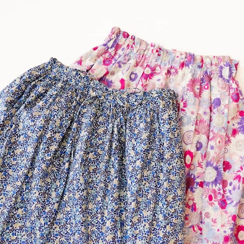 オールオーディナリーズさんのインスタグラム写真 - (オールオーディナリーズInstagram)「LIBERTYスカートが少量入荷します🐣 ブルーの小花柄スカートで夏のさわやかコーデ🏖を、ピンクの花柄刺繍スカートで一味違う華やかコーデ🌸をお楽しみください😊 ブルー：¥16,000+tax、ピンク：¥15,500+tax﻿ ﻿ ※取扱店舗/ ブルー：柏　ピンク：立川、柏﻿ ※6月5日(水)ごろ販売開始予定﻿ ※在庫状況は店舗にお問い合わせ下さい﻿﻿ ﻿ #allordinaries #オールオーディナリーズ #ルミネ立川 #柏高島屋ステーションモール　#allordinaries_tachikawa #liberty #花柄スカート #刺繍スカート #さわやかコーデ #華やかコーデ #夏コーデ #ロングスカート #カジュアルコーデ」5月30日 17時10分 - allordinaries_official