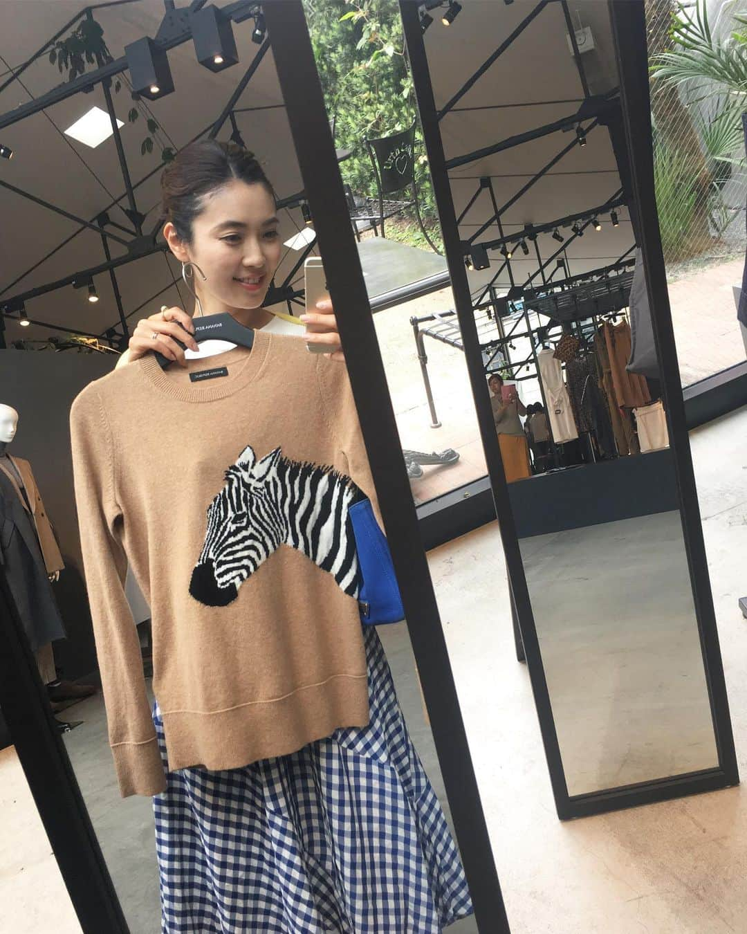 小川りかこさんのインスタグラム写真 - (小川りかこInstagram)「みつ子さんとバナリパ @bananarepublic_jp の2019FALL collectionへ🦓 サファリな感じが可愛い😍 ニットも種類が豊富で目移りしちゃう🧶 地球に優しい素材にも考慮されているようで、素晴らしい！  #バナリパ#bananarepublic#itsbanana  #fashion#style#coordinate#コーディネート#サファリ#Safari」5月30日 17時15分 - rikakoogawa