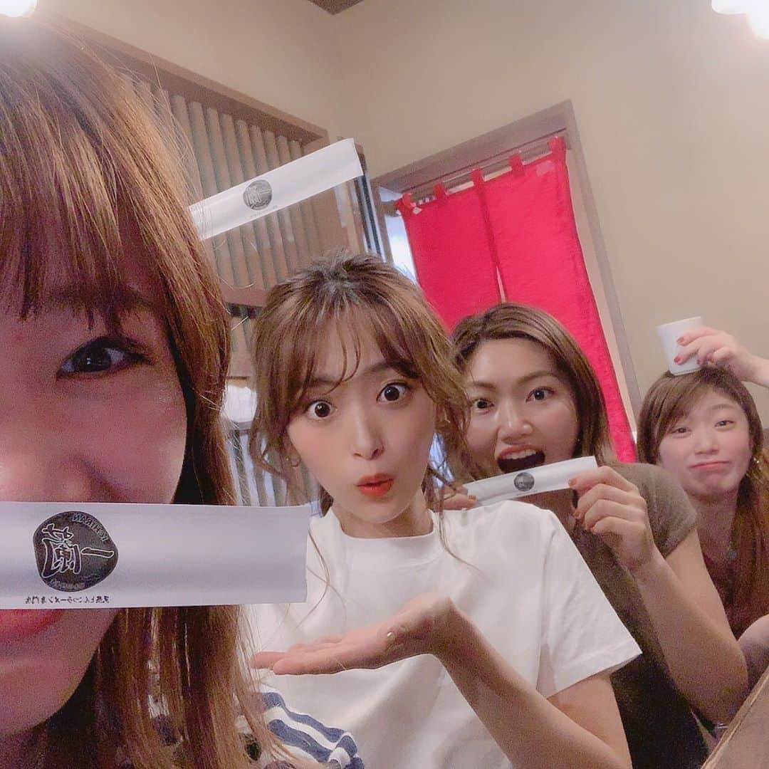 近藤千尋のインスタグラム：「今日はヒルナンデス!ロケ❤️📺 朝からお疲れ様でした✨✨ ご褒美のラーメン🍜 私服は珍しくスカートの日💐 #ヒルナンデス #一蘭」