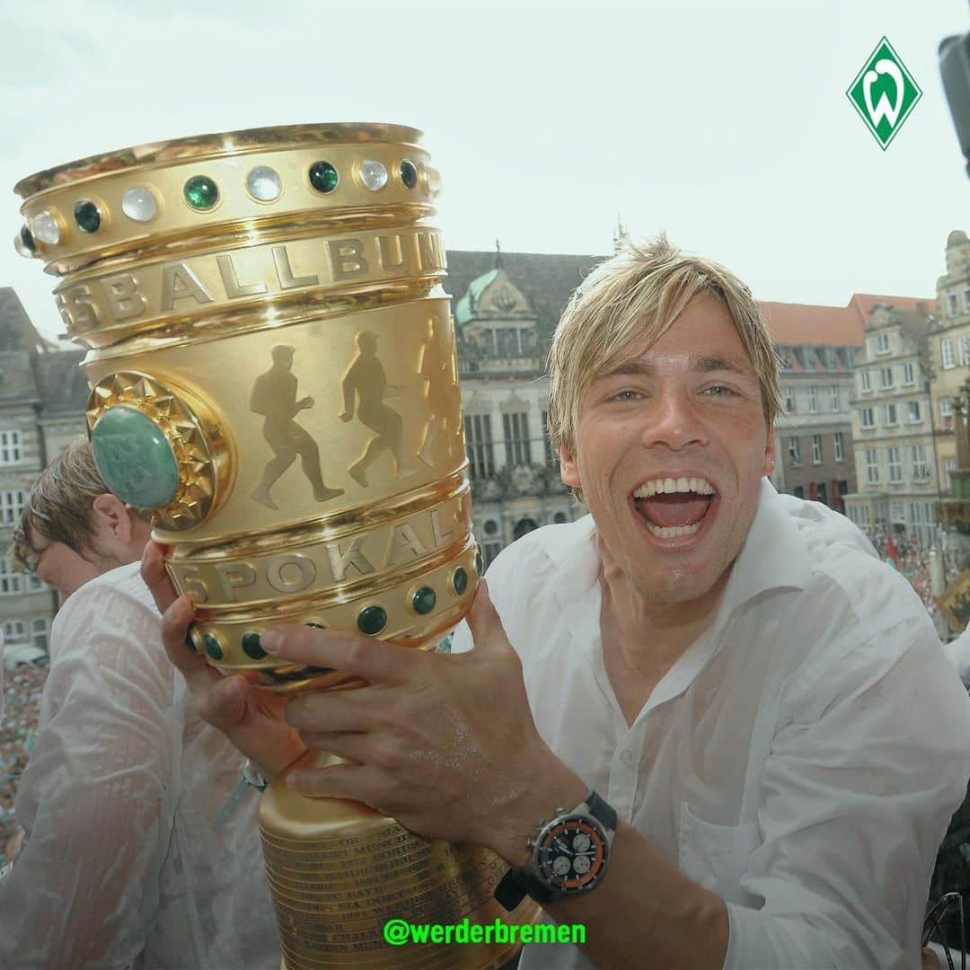 ヴェルダー・ブレーメンさんのインスタグラム写真 - (ヴェルダー・ブレーメンInstagram)「Heute vor zehn Jahren.🏆 💚 _______ #werder #bremen #svw #throwback #Pokalsieger #Helden #wewonsecup #nordphoto」5月30日 17時40分 - werderbremen