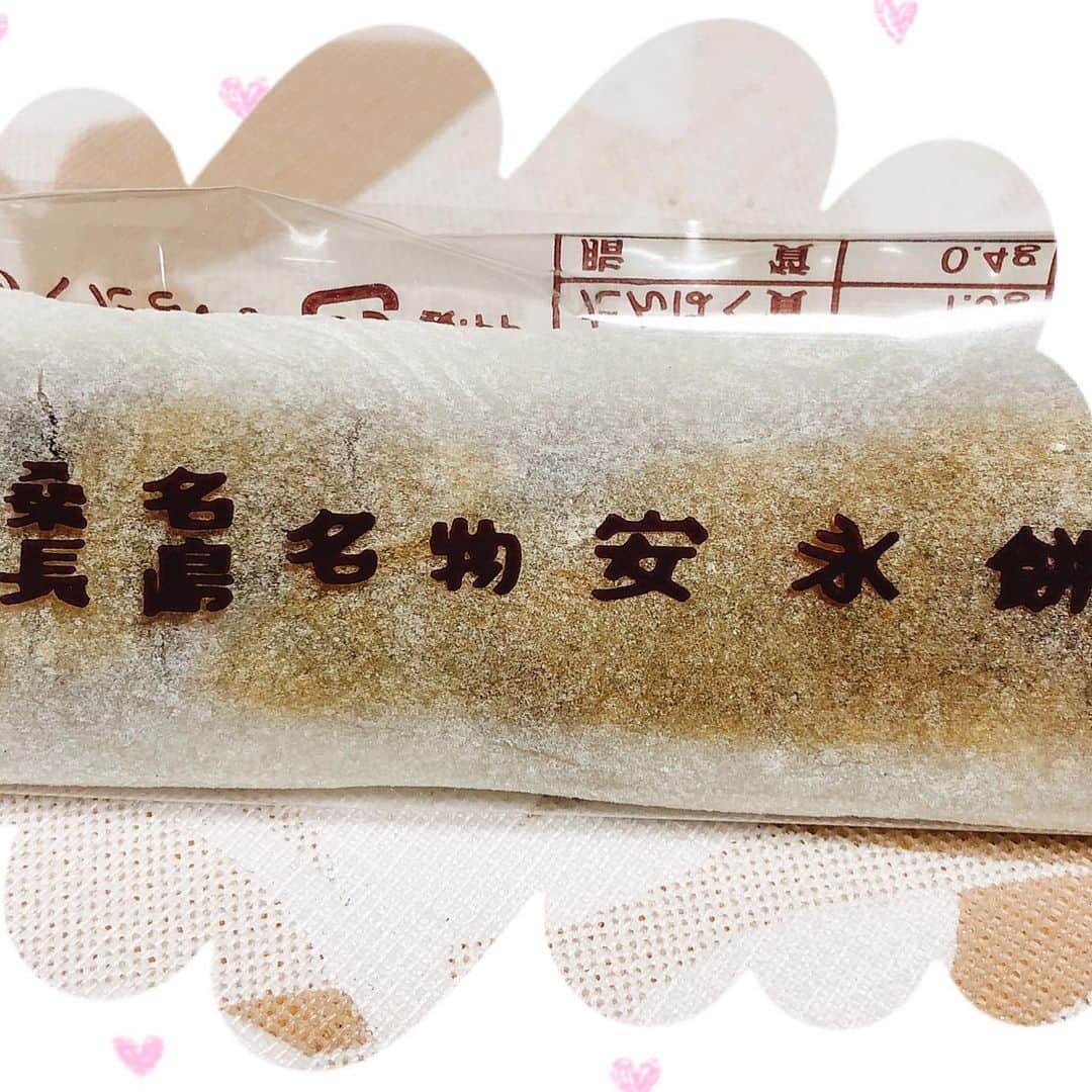 小泉エリのインスタグラム：「夕方に買いに行くと売り切れていることが多く、早めに買いに行ったら買えました😋 あっさりあんことお餅の舌ざわりがたまらないです🤩 夏に向けて出産がんばります😙 #安永餅 #桑名 #長島」