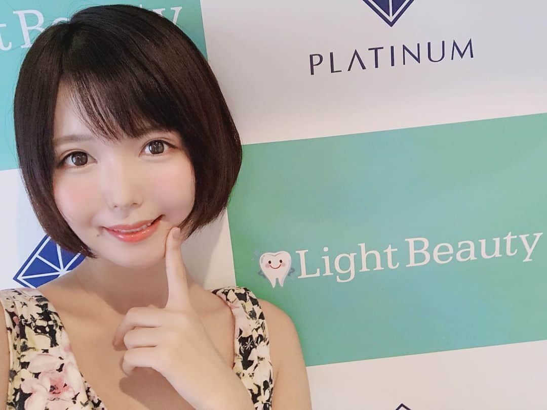 九条ねぎ あぴるさんのインスタグラム写真 - (九条ねぎ あぴるInstagram)「銀座の @light_beauty_este_ginza さんでLEDフェイシャルエステと、ホワイトニングしてきました✨✨ 私は色々エステなど行ってますが一回で効果感じるのなかなかないので、感動😫💕✨✨ 全然ちがうの、肌がツルツル(；ω；)！！！💖💖 ホワイトニングも前にすごく高いところでやって効果微妙だししみたりし食事制限あるから嫌だなって思ってたけど ライトビューティーエステさんのは終わってすぐ飲食OKでしみたりもないのに歯が本来の白さに近づいた！👀 歯と肌のメンテナンスが一度の来店で出来るのすごく良いと思いました✨これから通いたい☺️ 九条ねぎのインスタ見たよで、3照射24000円のホワイトニングがなんと2700円になるらしいので是非体験してみてほしいです☺️ 「お土産ちょーだい」と言うと、なんとハリウッドセレブ御用達のご自宅用LEDホワイトニングライトをプレゼント🎁も！  #インスタ映え #インスタ歯へ #モデル #痛くない#安心#安全#簡単#結果の出るサロン#次世代ホワイトニング#若返りの光#ハイパワー細胞活性LED フェイシャル#隠れ家サロン#ライトビューティエステ銀座 . . ライトビューティエステ銀座店 お問い合わせ ↓↓↓ ☎️0362606563 〒東京都中央区銀座3-11-19 朝10時から夜23時まで営業中」5月30日 17時42分 - negi_kujyo