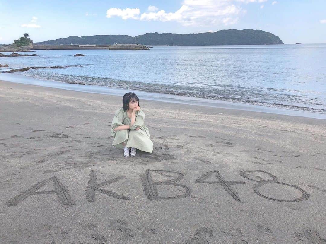 矢作萌夏のインスタグラム：「来週のAKBINGOも見逃さないでね〜☺️ . . . . #AKB48 #矢作萌夏 #海 #sea #AKBINGO #BEEP 👗」