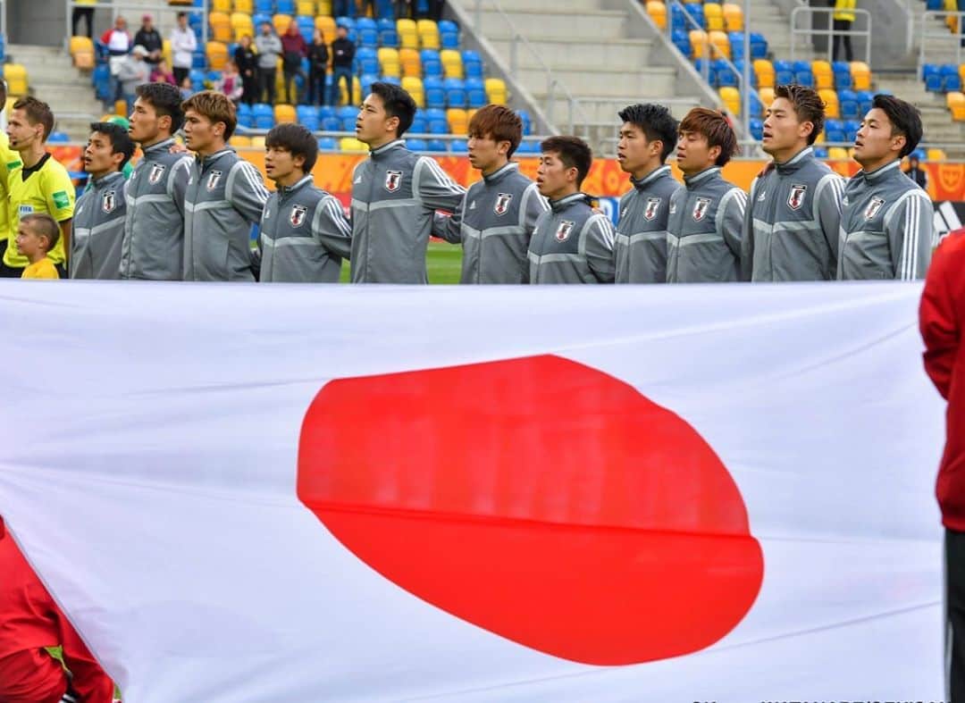 山田康太さんのインスタグラム写真 - (山田康太Instagram)「グループステージ突破✨ 厳しいグループステージをチームのみんなで１つになれたから突破できたと思ってます！ 日本の代表として決勝トーナメントもしっかり戦いたいと思います、応援よろしくお願いします！🇯🇵 #u20#日本代表#ワールドカップ #こうじくん#けいたくん#越せるように頑張る」5月30日 17時58分 - y.kota_10