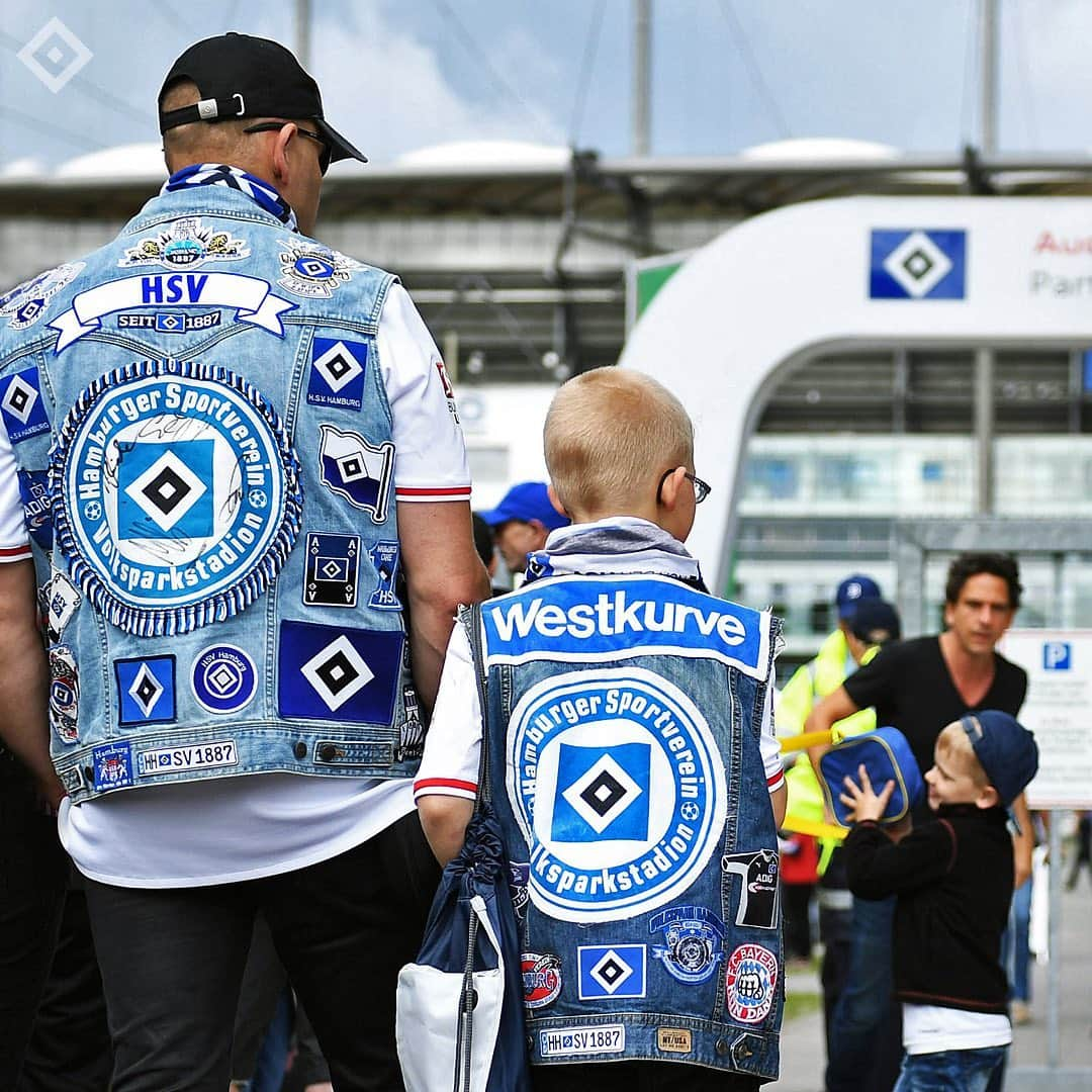 ハンブルガーSVさんのインスタグラム写真 - (ハンブルガーSVInstagram)「Wie der Vater, so der Sohn und die Tochter 🔷💙 Wir wünschen euch einen tollen Vatertag ✌🏻 #nurderHSV #Vatertag #WiederVatersoderSohn 📸 @witters_sportfotografie」5月30日 17時54分 - hsv