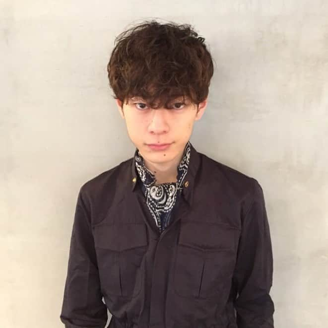 bangsさんのインスタグラム写真 - (bangsInstagram)「styling：@astar_igarashi salon：ASTAR . . . 【#菅田将暉風】 ボリュームを抑えつつウェッティな質感 . . . ご予約：050-5272-3767 . . . #bangstokyo #美容室 #美容師 #おしゃれ #サロン #髪型 #ヘアスタイル #ヘアアレンジ #ヘアセット #ヘアカタログ #イケメン #トレンドヘアー #代官山 #代官山サロン #菅田将暉  #サロンモデル #メンズヘア #メンズファッション #メンズパーマ #メンズカラー #メンズヘアスタイル #menshair #menshairstyle」5月30日 18時15分 - bangs.tokyo