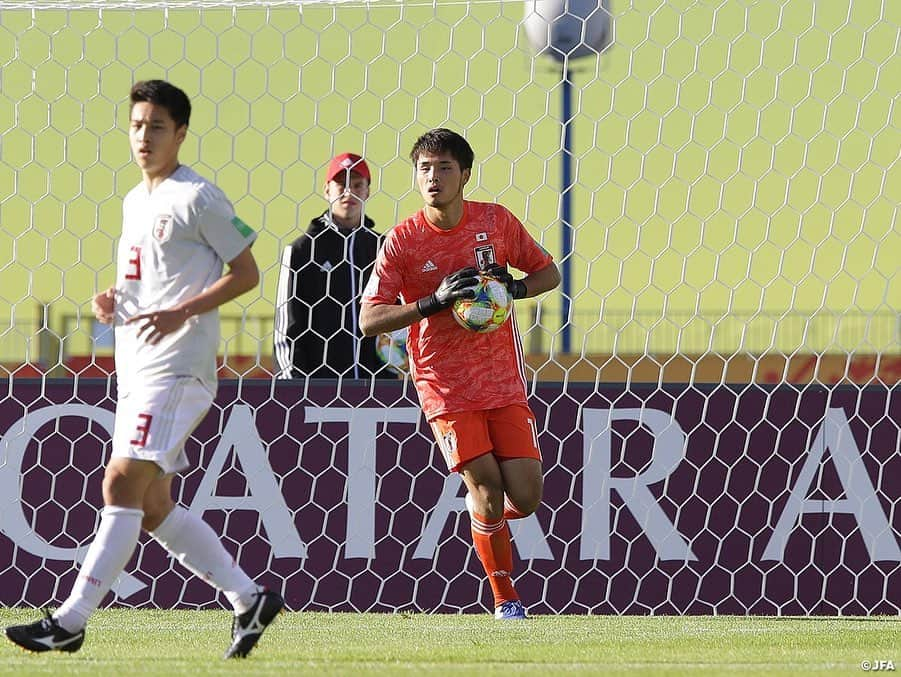 日本サッカー協会さんのインスタグラム写真 - (日本サッカー協会Instagram)「📸Match Photos② U-20日本代表は29日(水)、FIFA U-20ワールドカップポーランド2019のグルーブステージ第3戦でU-20イタリア代表と対戦しました。90分間を通して攻守にアグッレシブな戦いを進めましたが、最後までゴールを奪えず、スコアレスドローで試合を終えました。 ・ 次戦ラウンド16は6/5(水)、グループF2位チームと対戦します。 ・ GK 1 #若原智哉 DF 2 #東俊希 DF 3 #小林友希 DF 5 #菅原由勢 DF 17 #三國ケネディエブス MF 7 #伊藤洋輝 MF 9 #斉藤光毅 →78'DF 15 #鈴木冬一 MF 10 #齊藤未月 (C) MF 16 #山田康太 FW 11 #田川亨介 →22' FW 20 #中村敬斗 FW 14 #西川潤 →86' FW #原大智 ・ 監督 #影山雅永 ・ 🏆FIFA U-20ワールドカップポーランド 📅グループステージ 5/24 1-1 vsエクアドル🇪🇨 5/26 3-0 vsメキシコ🇲🇽 5/30 0-0 vsイタリア🇮🇹 📅ラウンド16 6/5 0:30 vs グループF2位 ・ #daihyo #jfa #u20wc」5月30日 18時15分 - japanfootballassociation