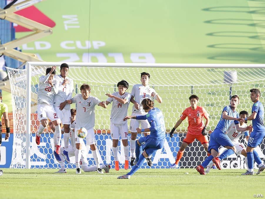 日本サッカー協会さんのインスタグラム写真 - (日本サッカー協会Instagram)「📸Match Photos② U-20日本代表は29日(水)、FIFA U-20ワールドカップポーランド2019のグルーブステージ第3戦でU-20イタリア代表と対戦しました。90分間を通して攻守にアグッレシブな戦いを進めましたが、最後までゴールを奪えず、スコアレスドローで試合を終えました。 ・ 次戦ラウンド16は6/5(水)、グループF2位チームと対戦します。 ・ GK 1 #若原智哉 DF 2 #東俊希 DF 3 #小林友希 DF 5 #菅原由勢 DF 17 #三國ケネディエブス MF 7 #伊藤洋輝 MF 9 #斉藤光毅 →78'DF 15 #鈴木冬一 MF 10 #齊藤未月 (C) MF 16 #山田康太 FW 11 #田川亨介 →22' FW 20 #中村敬斗 FW 14 #西川潤 →86' FW #原大智 ・ 監督 #影山雅永 ・ 🏆FIFA U-20ワールドカップポーランド 📅グループステージ 5/24 1-1 vsエクアドル🇪🇨 5/26 3-0 vsメキシコ🇲🇽 5/30 0-0 vsイタリア🇮🇹 📅ラウンド16 6/5 0:30 vs グループF2位 ・ #daihyo #jfa #u20wc」5月30日 18時15分 - japanfootballassociation