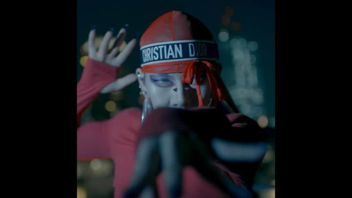 lute / ルーテのインスタグラム：「【#lute Documentary】Red Bull Japanが手掛ける都市型音楽フェス「RedBull MUSIC FESTIVAL TOKYO」より、新宿2丁目発のファッションパーティー・fancyHIMのドキュメンタリー映像をluteで公開📺. . 同イベントと繋がりのある3名の人物にフォーカスし、fancyHIMと彼らの生活との接点を切り取りながら、それぞれの想いや考え方に迫る群像劇ドキュメンタリーになっている🎬  #lute #lutemedia #documentary #redbull #redbullmusicfestival  #redbullmusicfestivaltokyo #fancyhim」
