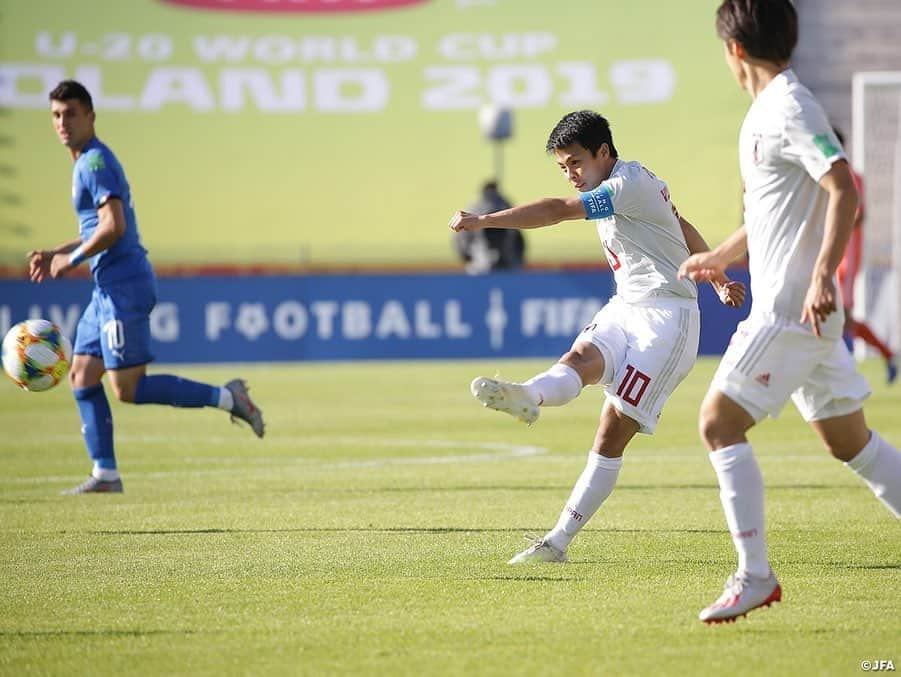 日本サッカー協会さんのインスタグラム写真 - (日本サッカー協会Instagram)「📸Match Photos① U-20日本代表は29日(水)、FIFA U-20ワールドカップポーランド2019のグルーブステージ第3戦でU-20イタリア代表と対戦しました。90分間を通して攻守にアグッレシブな戦いを進めましたが、最後までゴールを奪えず、スコアレスドローで試合を終えました。 ・ 次戦ラウンド16は6/5(水)、グループF2位チームと対戦します。 ・ GK 1 #若原智哉 DF 2 #東俊希 DF 3 #小林友希 DF 5 #菅原由勢 DF 17 #三國ケネディエブス MF 7 #伊藤洋輝 MF 9 #斉藤光毅 →78'DF 15 #鈴木冬一 MF 10 #齊藤未月 (C) MF 16 #山田康太 FW 11 #田川亨介 →22' FW 20 #中村敬斗 FW 14 #西川潤 →86' FW #原大智 ・ 監督 #影山雅永 ・ 🏆FIFA U-20ワールドカップポーランド 📅グループステージ 5/24 1-1 vsエクアドル🇪🇨 5/26 3-0 vsメキシコ🇲🇽 5/30 0-0 vsイタリア🇮🇹 📅ラウンド16 6/5 0:30 vs グループF2位 ・ #daihyo #jfa #u20wc」5月30日 18時13分 - japanfootballassociation