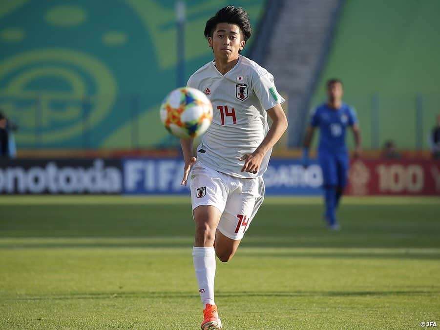 日本サッカー協会さんのインスタグラム写真 - (日本サッカー協会Instagram)「📸Match Photos① U-20日本代表は29日(水)、FIFA U-20ワールドカップポーランド2019のグルーブステージ第3戦でU-20イタリア代表と対戦しました。90分間を通して攻守にアグッレシブな戦いを進めましたが、最後までゴールを奪えず、スコアレスドローで試合を終えました。 ・ 次戦ラウンド16は6/5(水)、グループF2位チームと対戦します。 ・ GK 1 #若原智哉 DF 2 #東俊希 DF 3 #小林友希 DF 5 #菅原由勢 DF 17 #三國ケネディエブス MF 7 #伊藤洋輝 MF 9 #斉藤光毅 →78'DF 15 #鈴木冬一 MF 10 #齊藤未月 (C) MF 16 #山田康太 FW 11 #田川亨介 →22' FW 20 #中村敬斗 FW 14 #西川潤 →86' FW #原大智 ・ 監督 #影山雅永 ・ 🏆FIFA U-20ワールドカップポーランド 📅グループステージ 5/24 1-1 vsエクアドル🇪🇨 5/26 3-0 vsメキシコ🇲🇽 5/30 0-0 vsイタリア🇮🇹 📅ラウンド16 6/5 0:30 vs グループF2位 ・ #daihyo #jfa #u20wc」5月30日 18時13分 - japanfootballassociation