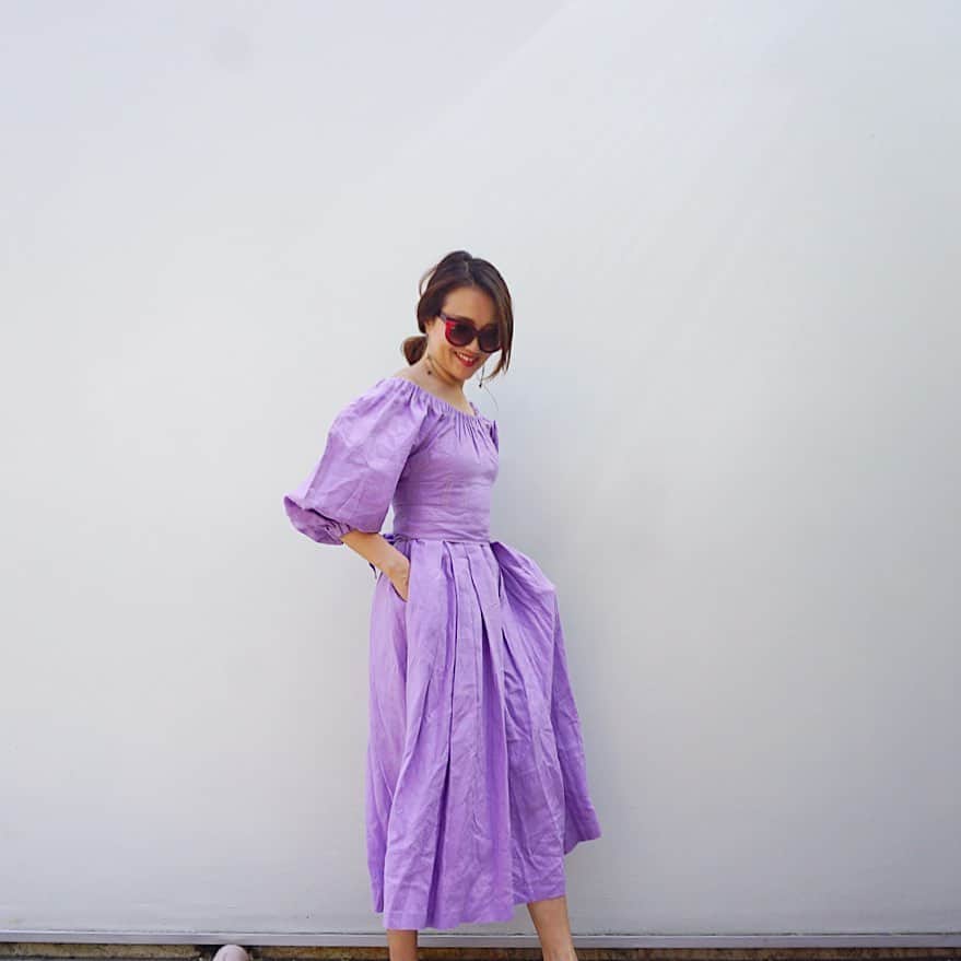 のインスタグラム：「#mylan が着たくなる季節がやってきた🍇 綺麗なラベンダーカラーが可愛いっ♡  天気がいいってだけで気持ちまでhappyにしてくれるこの時期が好き♡  #真夏は溶ける #メイク#溶ける #常に水着になる #足元は#ビーサン#になる😂 #153センチ#おちびママコーデ#masukeiカラフルコーデ」