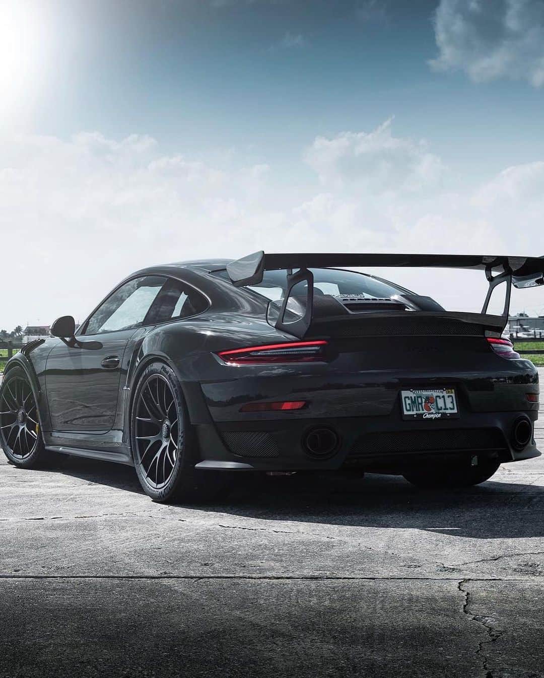 Porscheさんのインスタグラム写真 - (PorscheInstagram)「Redefining performance from every angle. #PorscheMoment #TimelessMachine #Porsche911 #GT2RS #991 #Porsche (📷: @kfletchphotography)  __  Combined fuel consumption in accordance with EU 6: 911 GT2 RS: 11,8 l/100 km; CO2 emissions: 269 g/km」5月30日 18時21分 - porsche