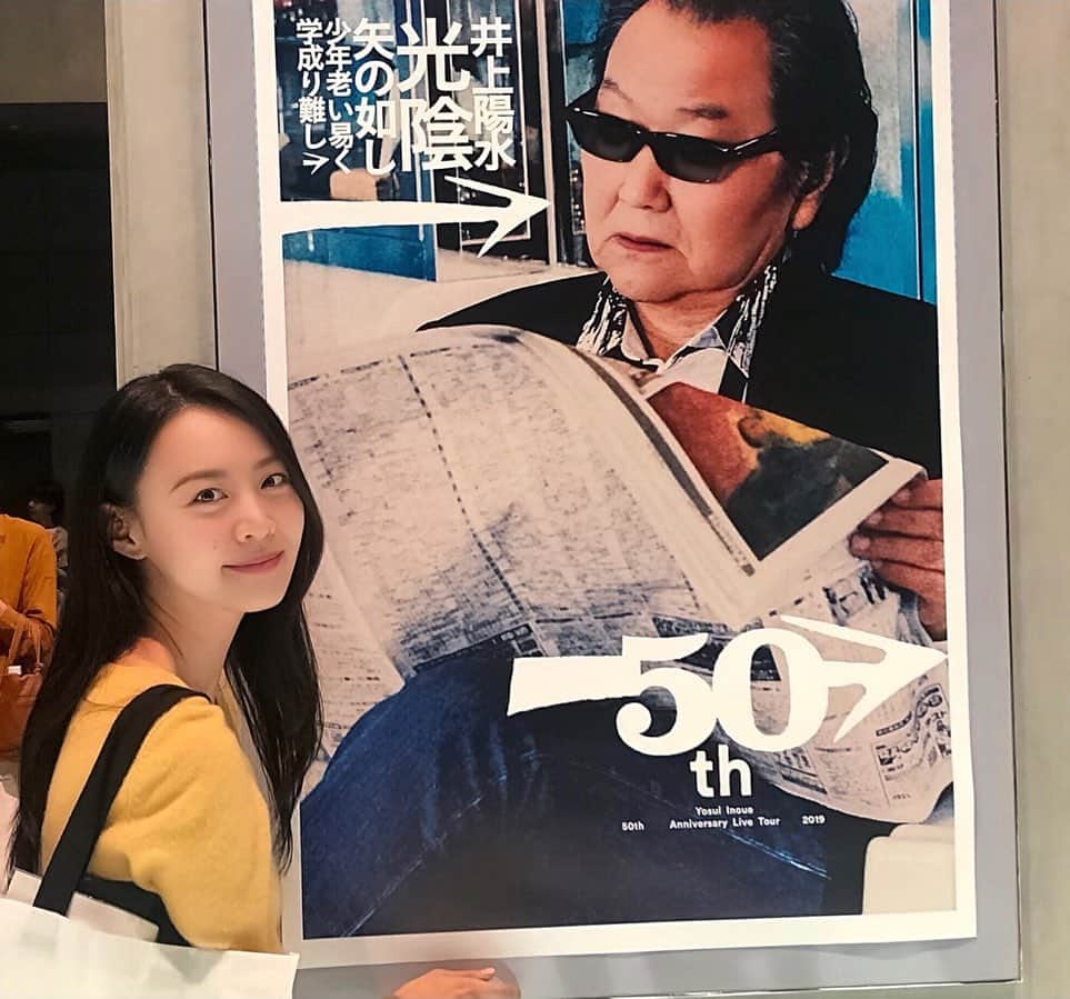 千倉里菜さんのインスタグラム写真 - (千倉里菜Instagram)「先日24日に 井上陽水さんの50周年記念ライブツアーに行ってきました☺️☺️☺️☺️ . 今年も陽水さんの歌声を直接聴けました🥰 . 嬉しかったのがずっと生で聴きたいと思っていた #闇夜の国から をメドレーの中だけど歌ってくれたこと😭あぁ…やっと聴けた…！ . この日のアンコール最後の曲の #傘が無い が すごく良かった😭すごくすごくすごくすごく熱があった響いてきた感動しました😭🙏✨ 興奮冷めやらぬです。 ありがとうございました。✨ . _ #井上陽水 #50周年 #光陰矢の如し #少年老い易く学成り難し  #井上陽水コンサート #yousuiinoue #東京国際フォーラム #live #concert #anniversary #music #tokyo #japan #love #人生 でずっと #好き な #音楽 #愛」5月30日 18時32分 - rina_amatsuma