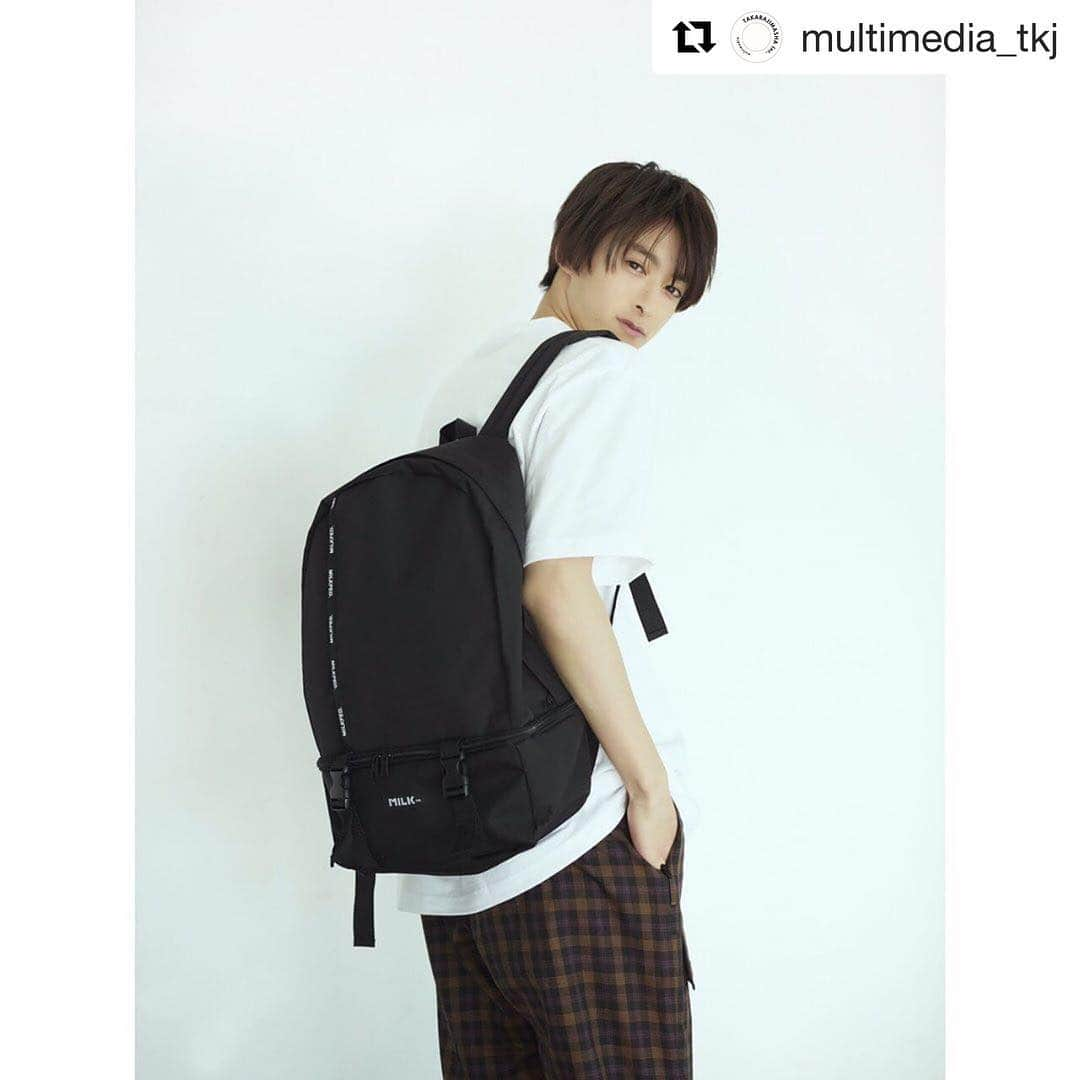 MILKFED.さんのインスタグラム写真 - (MILKFED.Instagram)「#Repost @multimedia_tkj with @get_repost ・・・ いよいよ今週6月1日（土）発売⚡️﻿ ﻿ 好評予約受付中の﻿ ✨セブンーイレブン限定デザイン✨﻿ 『MILKFED. LOGO TAPE BACKPACK BOOK』﻿ みなさんもうチェックしていただけましたか👀？？ ﻿ ﻿ 発売直前❣️ということで... 登場してくれた、﻿ #伊藤あさひ（@asahi_ito_official）くんの﻿ ﻿ 販売台のみの貴重なショット📷﻿ ＆﻿ オフショットを公開😍!! ﻿ ﻿ 今回も﻿ #ルパパト の #ルパンレッド / #夜野魁利 ﻿ でもおなじみのあの伊藤あさひくんが﻿ #MILKFED. 男子 を代表して登場🙌﻿ ﻿ 全国のセブンーイレブンに並ぶ販売台にいる﻿ あさひくん をぜひ探してみてください👀﻿ ﻿ ではここで、あらためてバックパックのおさらい💁‍♀﻿ ﻿ 流行のロゴテープデザインがかわいい二バックパックは......﻿ なんと‼️ 二層構造✨﻿ ﻿ 靴も入っちゃう底ポケットと、上部のメイン収納の仕切りはもちろん開閉可能✨﻿ 用途に合わせてバッグの仕切りをつなえるのが嬉しいですね🙆‍♀﻿ ㅤㅤㅤㅤㅤㅤㅤㅤㅤㅤㅤㅤㅤ ㅤㅤㅤㅤㅤㅤㅤㅤㅤㅤㅤㅤㅤ﻿ ☑靴も入る！ 二層構造ポケット👟❤️ ㅤㅤ﻿ ㅤㅤㅤㅤㅤㅤㅤㅤㅤㅤㅤ﻿ バックパックは、上下に収納スペースがあり、﻿ 上部のメイン収納のほかに、﻿ 下部にはなんと靴も入っちゃうポケットが！ ﻿ お弁当や着替えを入れても◎﻿ ﻿ さらに上部のメイン収納と、下部の底ポケットの仕切りは開閉可能なんです✨ ﻿ ﻿ ﻿ ☑約23ℓ たっぷり収納できる大容量サイズ❗️ ㅤㅤㅤㅤㅤㅤㅤㅤㅤㅤㅤㅤㅤ﻿ A4サイズはもちろん、雑誌やノート、スウェットなど﻿ たっぷり収納できる、便利なBIGサイズ‼️﻿ 通学や旅行にも大活躍まちがいなし！ ﻿ ﻿ ﻿ ☑大きめフロントポケット﻿ ㅤㅤㅤㅤㅤㅤㅤㅤㅤㅤㅤㅤㅤ﻿ スマホやパスケースなど、よく取り出すものの定位置に﻿ ぴったりなファスナーフロントポケットも完備。 ﻿ ﻿ ﻿ ☑こだわりのショルダーストラップ﻿ ﻿ クッション付きで、長時間背負っていても疲れにくいのが嬉しいショルダーストラップ。﻿ アジャスターで長さの調節も可能です。﻿ ﻿ 赤ロゴ、黒ロゴ、どっちが好きですか？﻿ ぜひチェックしてみてください👀❤️ ㅤㅤㅤㅤㅤㅤㅤㅤㅤㅤㅤㅤㅤ﻿ ㅤㅤㅤㅤㅤㅤㅤㅤㅤㅤㅤㅤㅤ﻿ 「セブンネットショッピング」で﻿ 『ミルクフェド ロゴテープ』で検索してください🔍✨﻿ ——————————————﻿ 『MILKFED. LOGO TAPE BACKPACK BOOK RED ver.』﻿ 『MILKFED. LOGO TAPE BACKPACK BOOK BLACK ver.』 ﻿ ﻿ 発売日:2019年6月1日（土）﻿ （各）価格:本体1,980円+税 です！﻿ ㅤㅤㅤㅤㅤㅤㅤㅤㅤㅤㅤㅤㅤ﻿ SIZE（約）：タテ43×ヨコ29.5×マチ13.5cm﻿ 耐荷重（約）：（全体）7kg、（上部のみ）5kg﻿ 容量（約）：（全体）23ℓ[（上部）17ℓ、（下部）6ℓ]﻿ ﻿ セブンネットショッピングにて﻿ 好評予約受付中！🖥 ㅤㅤㅤㅤㅤㅤㅤㅤㅤㅤㅤㅤㅤ﻿ ㅤㅤㅤㅤㅤㅤㅤㅤㅤㅤㅤㅤ﻿ ※誌面の内容は『MILKFED. BIG BACKPACK BOOK』、『MILKFED. BIG BOSTONBAG BOOK』を再編集したものです。﻿ ※表紙とバッグ以外、誌面の内容は同一です。 #milkfed #ミルクフェド #ミルフェ #milkfedmook #ガーリーストリート #fashion #kawaii #ミルクフェド女子 #ミルフェ女子 #ミルクフェド男子 #ミルフェ男子」5月30日 18時28分 - milkfedjp