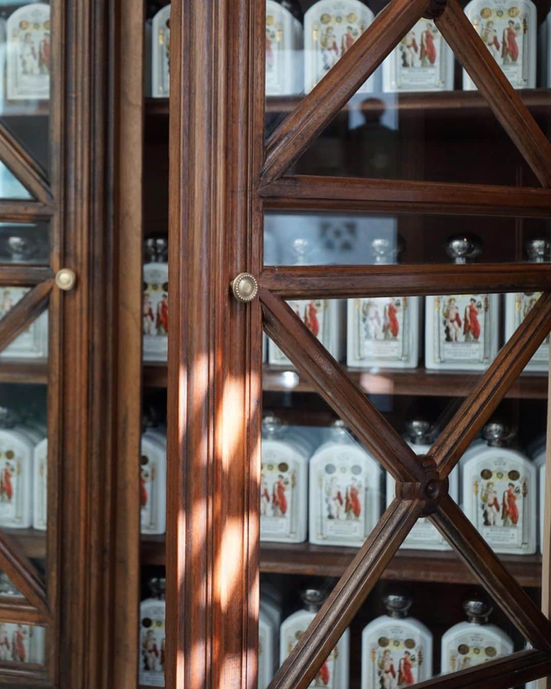 吉田沙世さんのインスタグラム写真 - (吉田沙世Instagram)「@officine_universelle_bulyjapan のボディミルクとオイルを使ってみたくて お店に立ち寄りました🧚‍♂️ ボディミルクはオレンジの香りが爽やかな フルール・ドランジェと オイルは大好きなチュベローズの香りにしました❤︎」5月30日 18時31分 - sayobaby