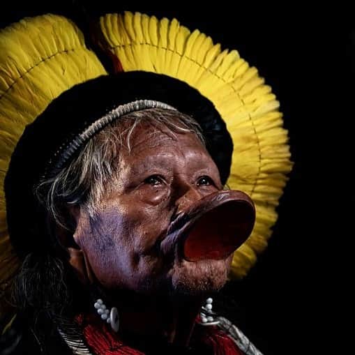 のインスタグラム：「AFP Photo 📷 @jeff_pachoud - Brazil's indigenous chief Raoni Metuktire of the Kayapo people looks on during a visit at the Lyon Confluences museum in Lyon. #raoni #indigenous #portrait」