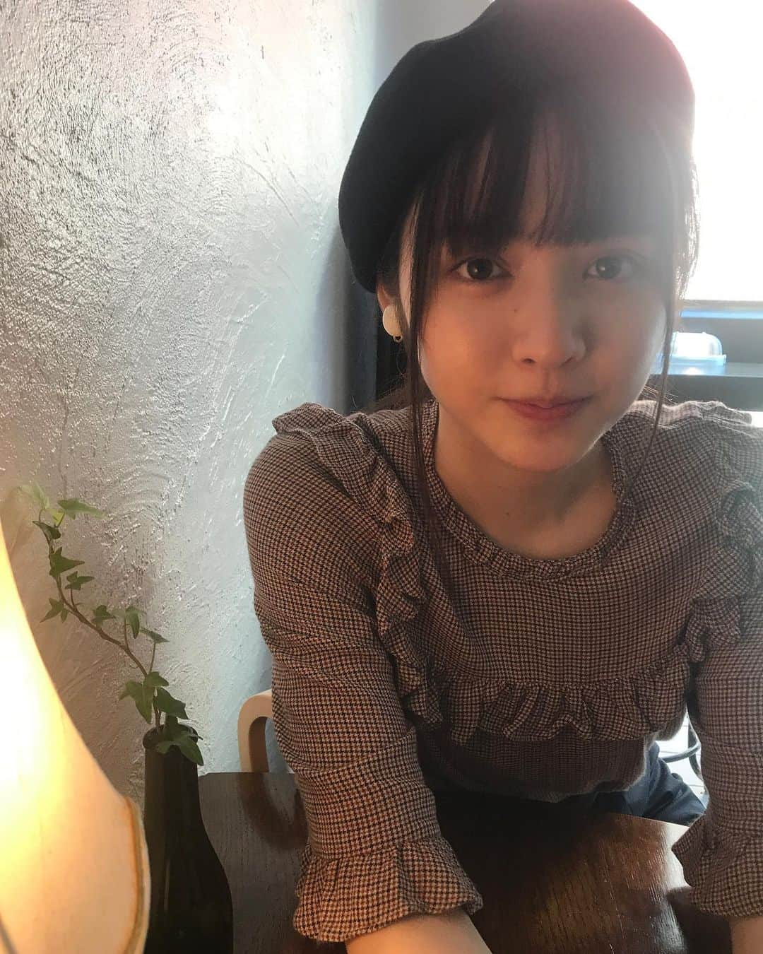 鎮西寿々歌さんのインスタグラム写真 - (鎮西寿々歌Instagram)「みんな気付いてないかもしれないけど、黒のベレー帽夏用に新調したんだよ。気付いてないかもしれないけど、さ、、、🤕 #下北沢」5月30日 18時46分 - tarasuzuka24