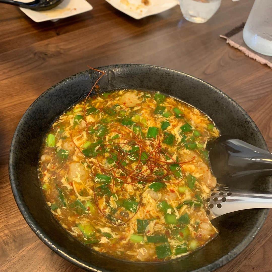 のインスタグラム：「美味しかったぁ〜♪ 知り合いがオープンしたお店にランチに行ってきました♫  #麺ばるサンテボーテ  #京都 #山科区  #じゃん麺 #ホルモンいっぱい  #豆乳みそらーめん  #ブロススープ #体と美容に良い んだって #1品も美味しい」