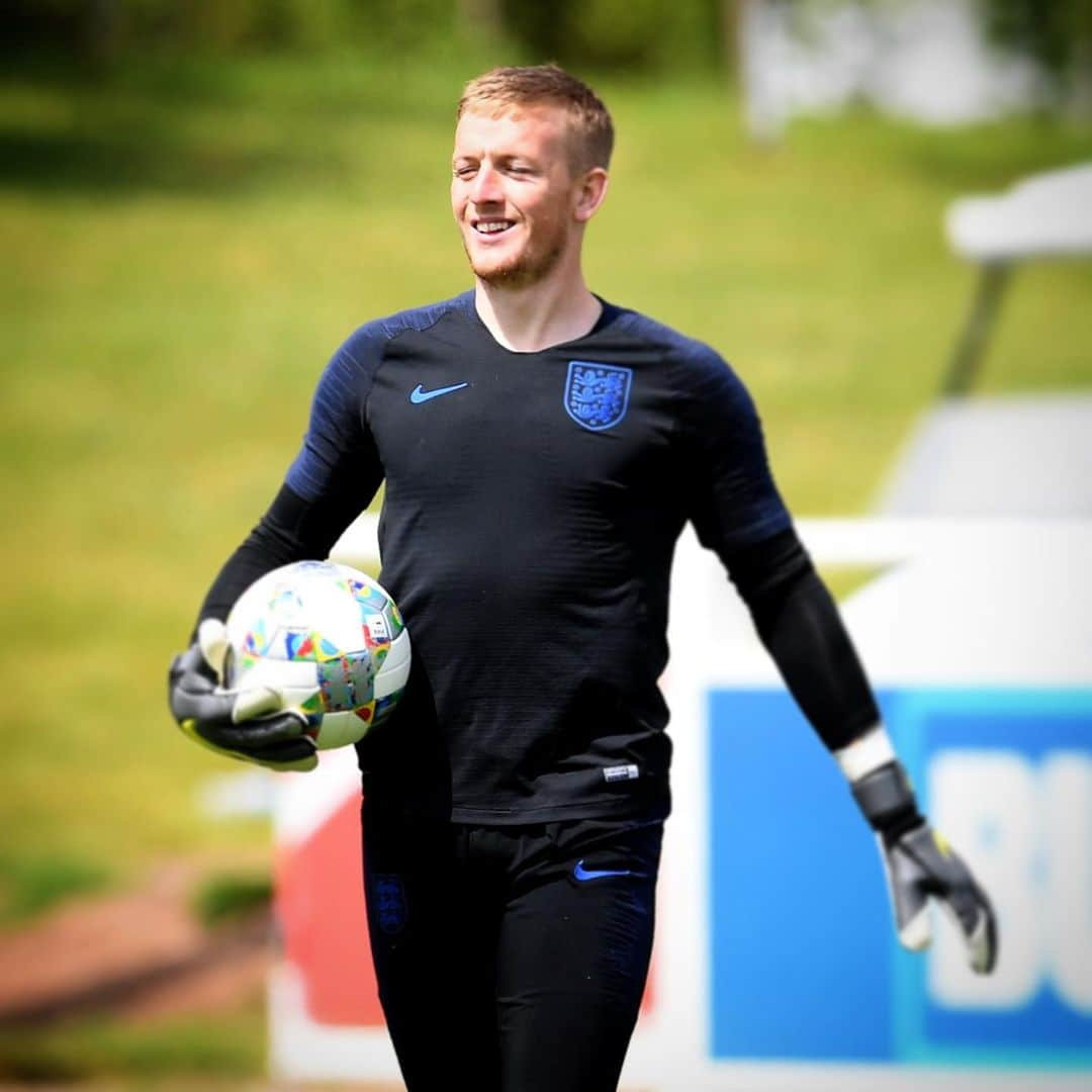 エヴァートンFCさんのインスタグラム写真 - (エヴァートンFCInstagram)「Blue Lions. 🔵🦁 • • • #england #threelions #younglions #pickford #dcl #calvertlewin #kenny #keane #nationsleague #u21euro #football #internationals #everton #efc #coyb #premierleague #epl #pl」5月30日 19時15分 - everton