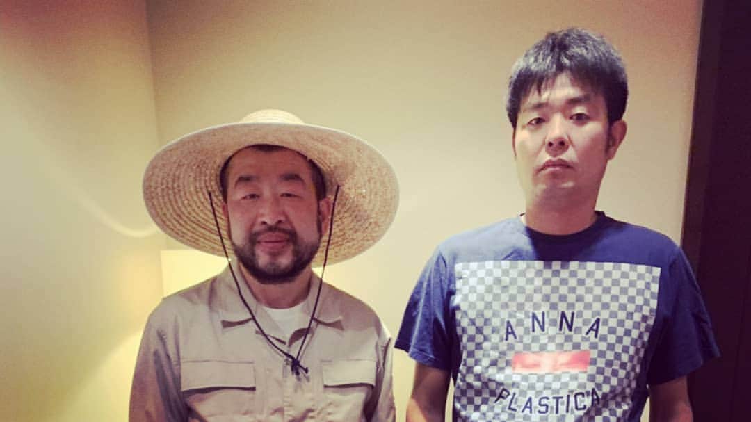 松本康太さんのインスタグラム写真 - (松本康太Instagram)「福岡でお仕事、ホテルの控え室に！変な人が！と思ったら、僕達の一年後輩の「ひのひかり智」くんだった♪20年ぶりに会ったのです！智くんの同期はノンスタイル、キングコング、南海キャンディーズ、ピース、平成ノブシコブシ、なかやまきんに君、などなど凄いメンバー！皆さん～♪福岡よしもとにもとんでもないキャラクターのひのひかり智くんがいますよ＼(^o^)／！ #福岡 #福岡よしもと #ひのひかり智 くん#レギュラー松本 #あるある探検隊」5月30日 19時11分 - aruarutankentai.matsumoto