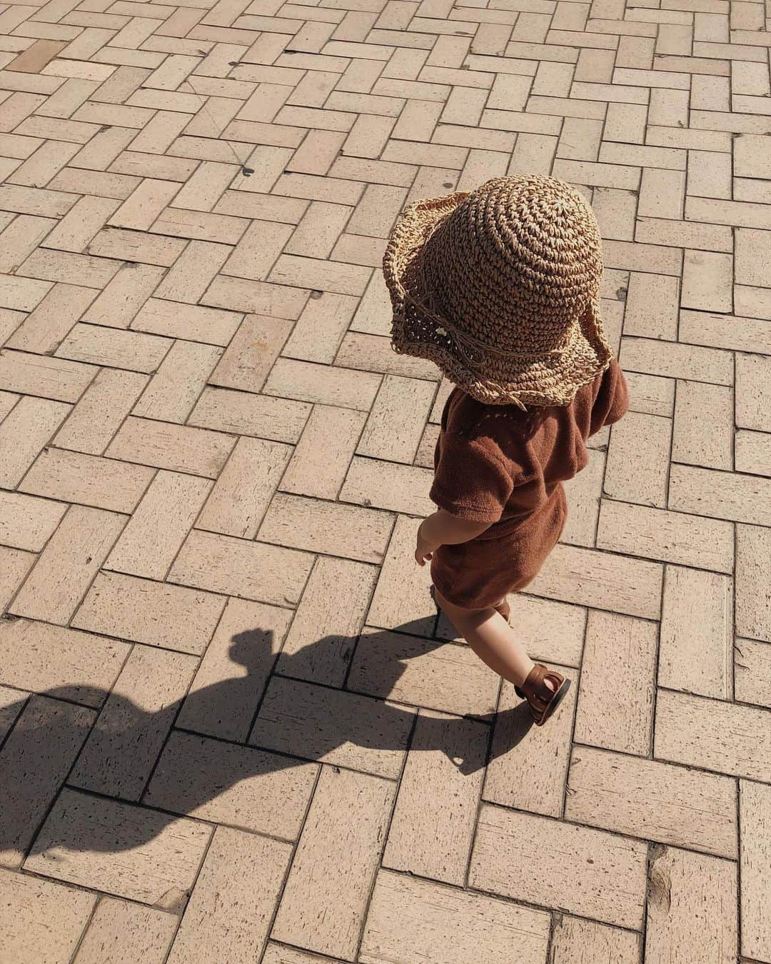 目見田早弥子のインスタグラム：「| mini me むすめ服、タグ付けしてますよ🏷𓍢𓍢 ⠀ #soorploom#eureka#babyshoes#daughter#むすめ服#1歳5ヶ月#1y5m」