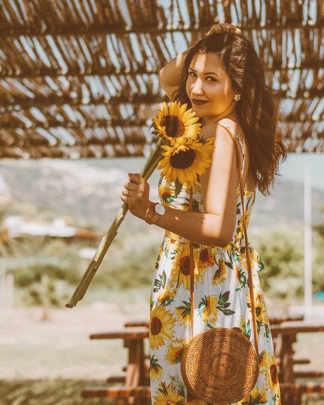 SHEINさんのインスタグラム写真 - (SHEINInstagram)「Living our best life 🌻🌻🌻 @denpunth 🔍Search:694430 🔗Link in bio. #SHEIN #SHEINgals #SHEINstyle #romper #sunflowers #SHEINss2019 #SHEINsummerfun」5月30日 19時59分 - sheinofficial