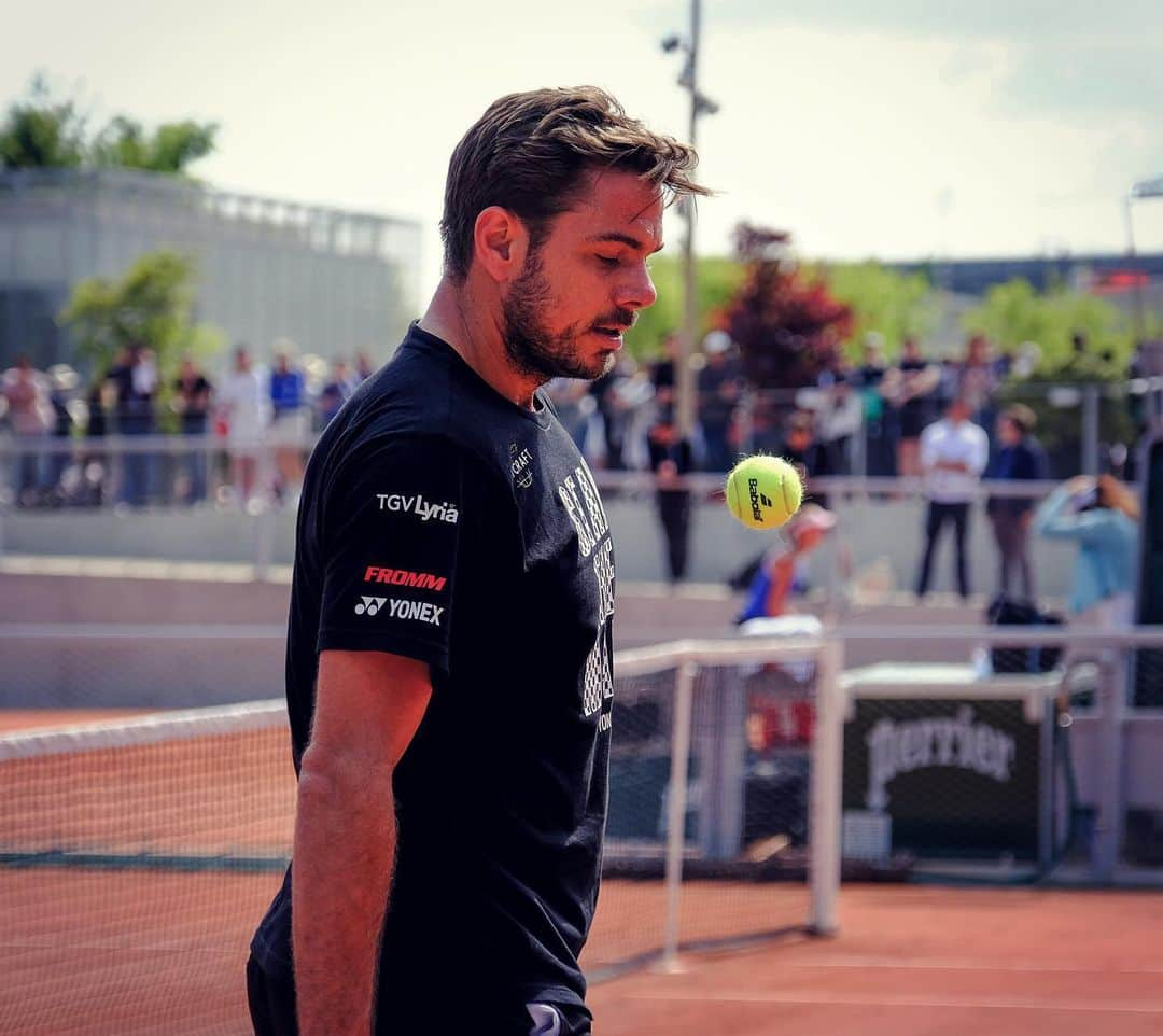 スタニスラス・ワウリンカさんのインスタグラム写真 - (スタニスラス・ワウリンカInstagram)「Eye on the ball 👀🎾🔐😏 #focus #practice #hardwork #trusttheprocess #enjoy @rolandgarros 📸 @laidliazid」5月30日 20時07分 - stanwawrinka85