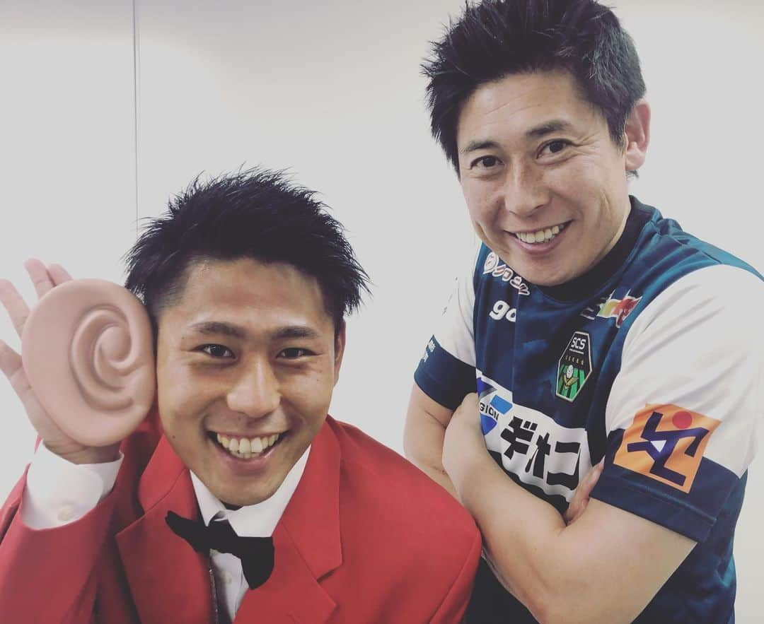 SC相模原さんのインスタグラム写真 - (SC相模原Instagram)「#でっかくなっちゃった 👂 * #上米良柊人 選手がふたりに？！ え、もしかして、、 入れ替わってるー？！😂 * * ついにご本人とお会いすることできました！ そして #マギー審司 さんから公認いただきました🤗 上米良選手のゴールパフォーマンスに期待👐⚽️✨ * マギー審司さん、本日はありがとうございました！！ * #マギー審司#上米良柊人#👂 #そっくり#どっちが上米良 #SC相模原#jリーグ#jleague」5月30日 20時01分 - s.c.sagamihara_players