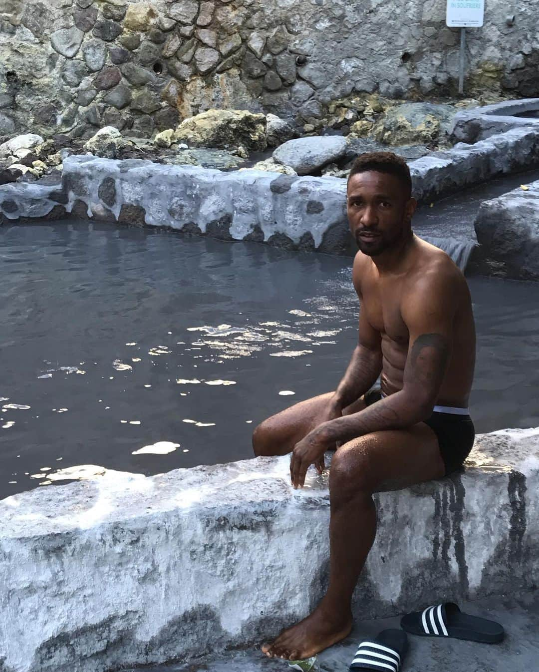 ジャーメイン・デフォーさんのインスタグラム写真 - (ジャーメイン・デフォーInstagram)「Sulphur Springs mud bath - body cleanse and healing」5月30日 20時04分 - iamjermaindefoe