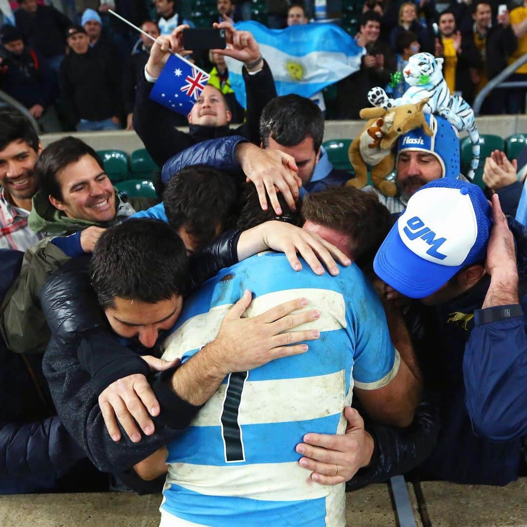 ラグビーワールドカップさんのインスタグラム写真 - (ラグビーワールドカップInstagram)「. 2015年大会は準決勝でオーストラリア代表に敗れたアルゼンチン代表🇦🇷 . 勝利はならなかったものの、最後まであきらめない戦いぶりに、ファンは心を打たれて、選手たちを優しく迎えました✨ . #RWC2019 #Rugby #Rugbygram #Sport #JugamosTodos #Emotion #Hug #ラグビー #アルゼンチン」5月30日 20時05分 - rugbyworldcupjp