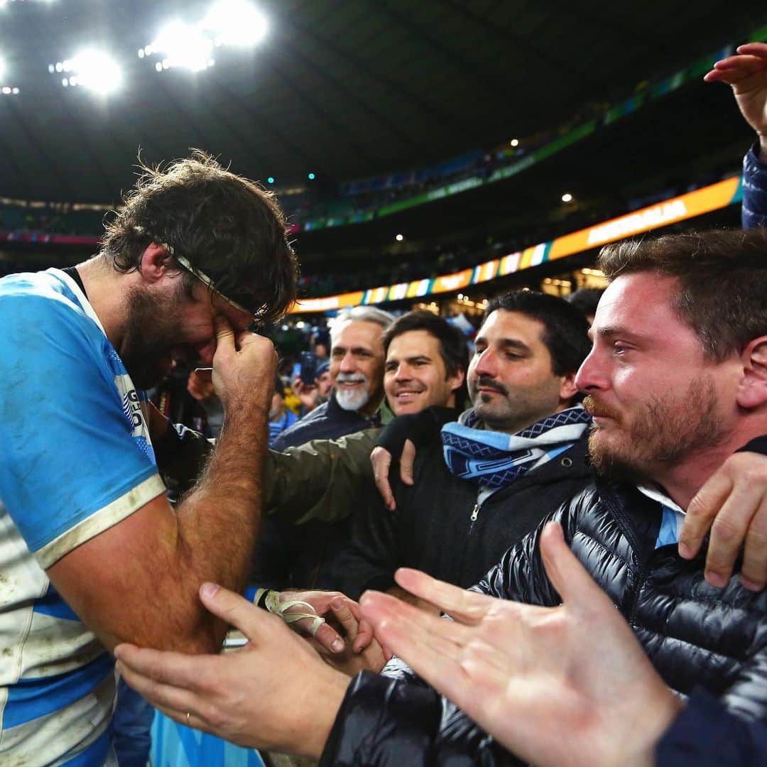 ラグビーワールドカップさんのインスタグラム写真 - (ラグビーワールドカップInstagram)「. 2015年大会は準決勝でオーストラリア代表に敗れたアルゼンチン代表🇦🇷 . 勝利はならなかったものの、最後まであきらめない戦いぶりに、ファンは心を打たれて、選手たちを優しく迎えました✨ . #RWC2019 #Rugby #Rugbygram #Sport #JugamosTodos #Emotion #Hug #ラグビー #アルゼンチン」5月30日 20時05分 - rugbyworldcupjp