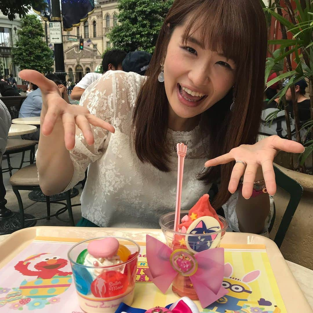 紗那ゆずはさんのインスタグラム写真 - (紗那ゆずはInstagram)「* 待ちに待った、ユニバのセーラームーン先行体験行ってまいりました🌙🐰 控えめに言っても、本当に最高で最強に可愛くて、ニヤケも止まらないし、グッズ可愛すぎて全部買いたくなるし、鉄のような意思の硬さを持って行けてよかったです。笑 次回、友人らと行ける機会があればみんなでTシャツお揃いで着て、園内歩きたいなっ😊🙌🏻 · ライドの方も、やはり舞台が舞踏会会場という前情報からずっとドキドキしていましたが…本当に最高でした！ 外部戦士が出てくるだけで、なんであんなにときめくのかしら…🤔 ネタバレになるので詳しくは言えませんが、とにかく最高でした！！(←最早語彙力がない) · はぁ…幸せ。 まだ今週終わらないけれど、思い出して頑張ろう🙌🏻🙌🏻」5月31日 1時33分 - mitsuko_0318