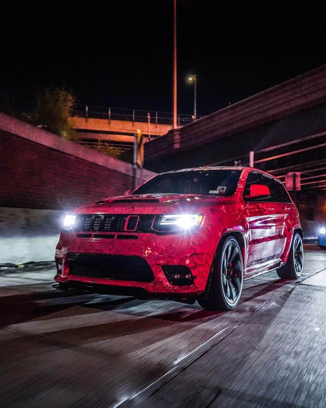 CarsWithoutLimitsさんのインスタグラム写真 - (CarsWithoutLimitsInstagram)「Supercharged & custom wrapped  jeep SRT by @autosport718 mopar or no car #autosportsbx #carswithoutlimits」5月31日 1時33分 - carswithoutlimits