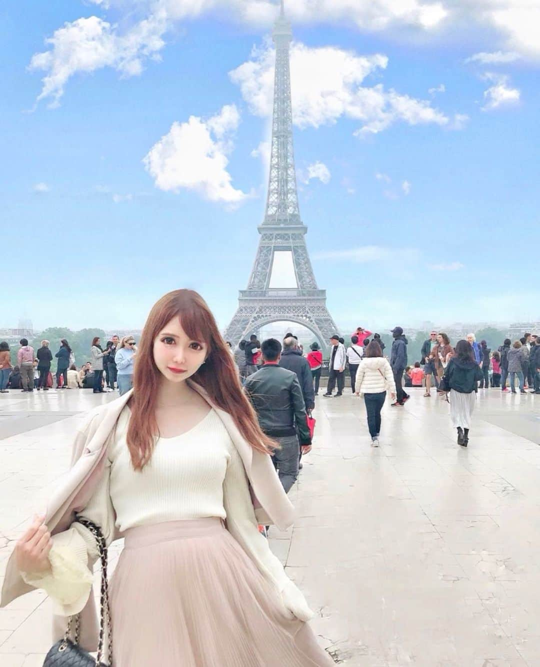 天音ゆめかさんのインスタグラム写真 - (天音ゆめかInstagram)「エッフェル塔🗼🇫🇷 夜のシャンパンフラッシュ綺麗だった✨ ・ ・ #エッフェル塔 #🇫🇷 #🗼 #フランス #france #フランス旅行 #シャンパンフラッシュ #観光スポット #trip #eiffeltower #셀피그램 #ロングヘア #chanel  #followme #like4like #f4f #맞팔 #셀피」5月31日 1時35分 - yumeka_0x0